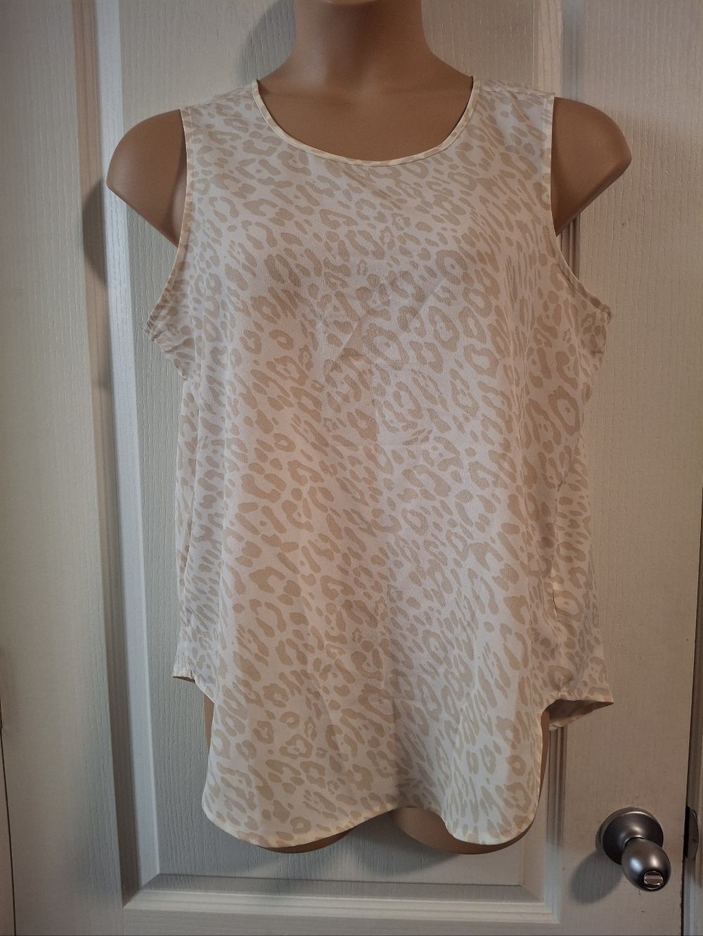 Maurices NWOT Sz L Women's Sleeveless Animal Print Tank Top - Beige